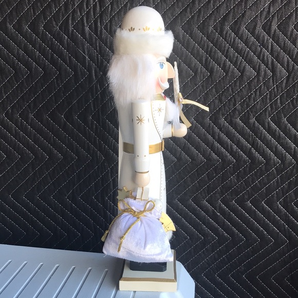 Nutcracker Snowflake Holiday Decor - Picture 3 of 13